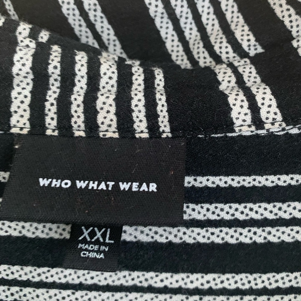 SOLD - STRIPED DRESS 🖤🤍🖤🤍 - Picture 3 of 3